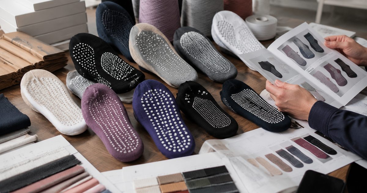 How to Draft a Custom Logo Sock Specification to Verify Capacity and Protect Delivery